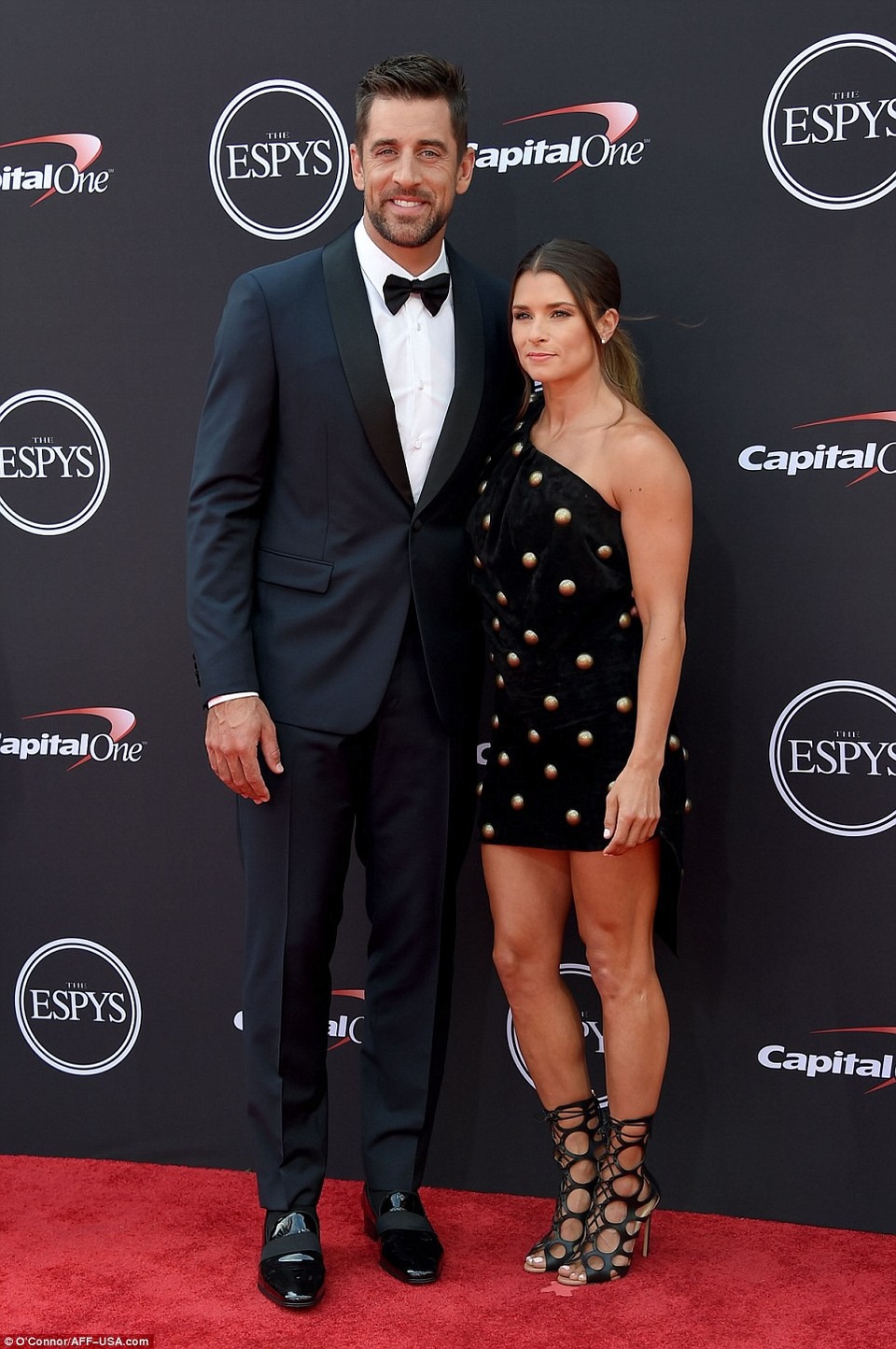 
Cùng dự sự kiện còn có nữ diễn viên Danica Patrick và bạn trai Aaron Rodgers
