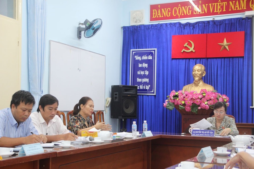 Chủ tịch HĐND TPHCM "hóa giải bức xúc" cho một người dân Thủ Thiêm - 1 Bà Hồ Thị Mai trình bày sự việc với Chủ tịch HĐND TPHCM Nguyễn Thị Quyết Tâm