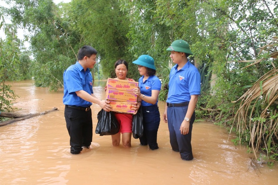 2 học sinh tiểu học bị đuối nước - 3 Những món quà động viên các gia đình bị ngập trong mưa lũ