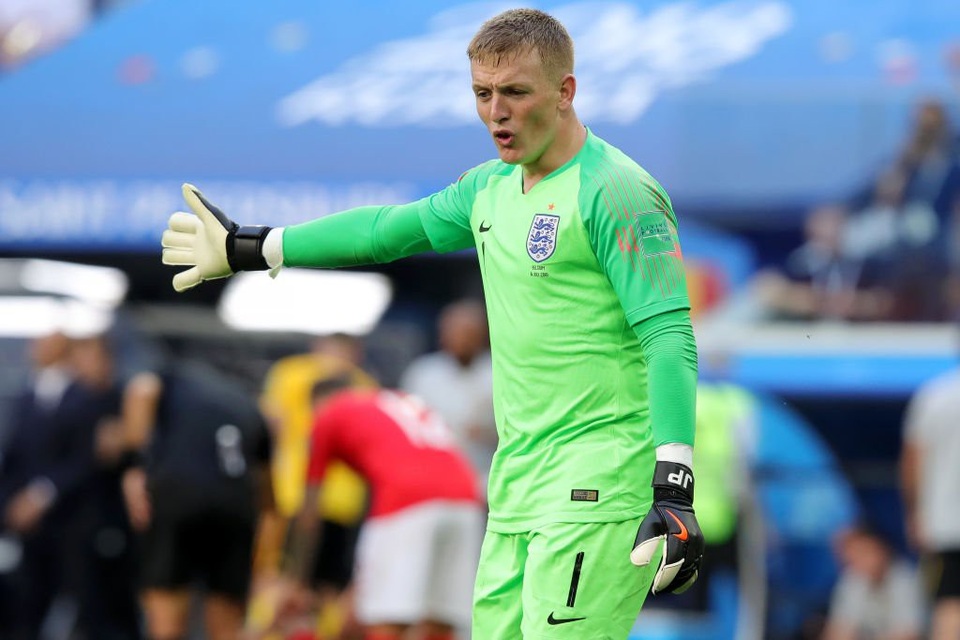 Top 10 thủ môn đắt giá nhất mọi thời đại - 4
Everton đã mạnh dạn chi tới 25 triệu bảng để chiêu mộ Pickford từ Sunderland. Đây cũng là hợp đồng thành công. Trong mùa giải vừa qua, Pickford đã thi đấu tuyệt hay ở Everton. Tới World Cup 2018, anh một lần nữa chứng minh tài năng của mình khi thể hiện màn trình diễn xuất sắc trong màu áo đội tuyển Anh.