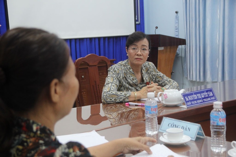 Chủ tịch HĐND TPHCM "hóa giải bức xúc" cho một người dân Thủ Thiêm - 3 Bà Nguyễn Thị Quyết Tâm lắng nghe ý kiến của người dân Thủ Thiêm