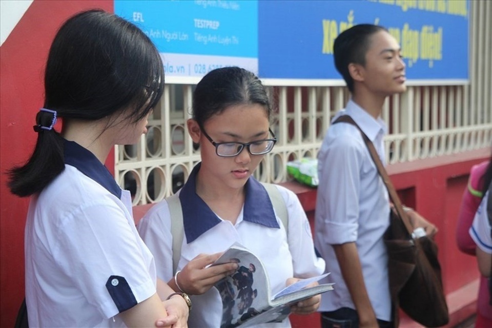 Nên bỏ kỳ thi THPT, đại học tự chủ tuyển sinh - 1
Thí sinh tham gia kỳ thi THPT quốc gia 2018 tại TPHCM. Ảnh: Cường Ngô