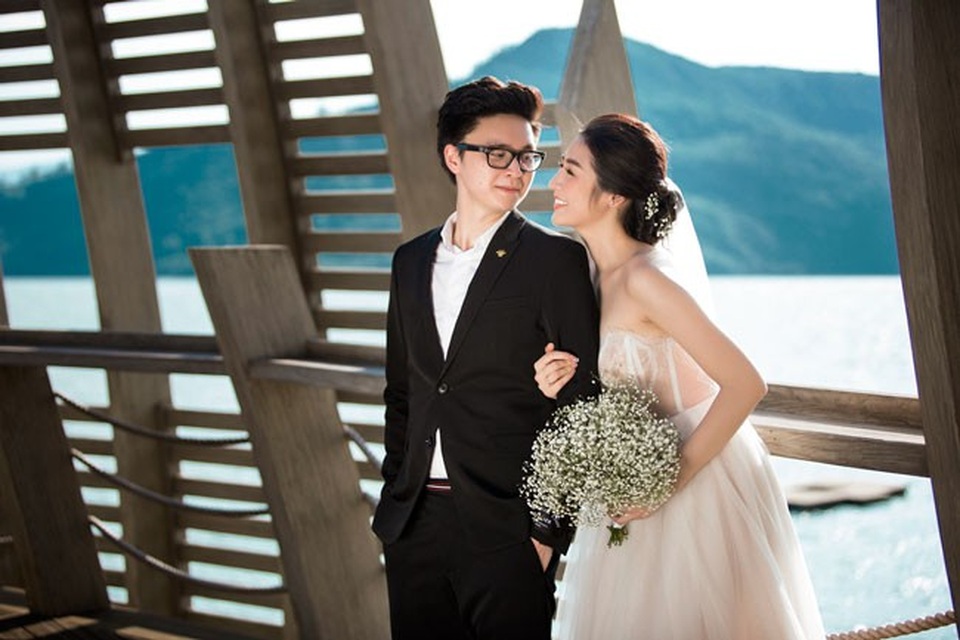 Ảnh cưới ngọt ngào của Á hậu Tú Anh và vị hôn phu Gia Lộc - 4 Ảnh cưới ngọt ngào của Á hậu Tú Anh và vị hôn phu Gia Lộc - 4