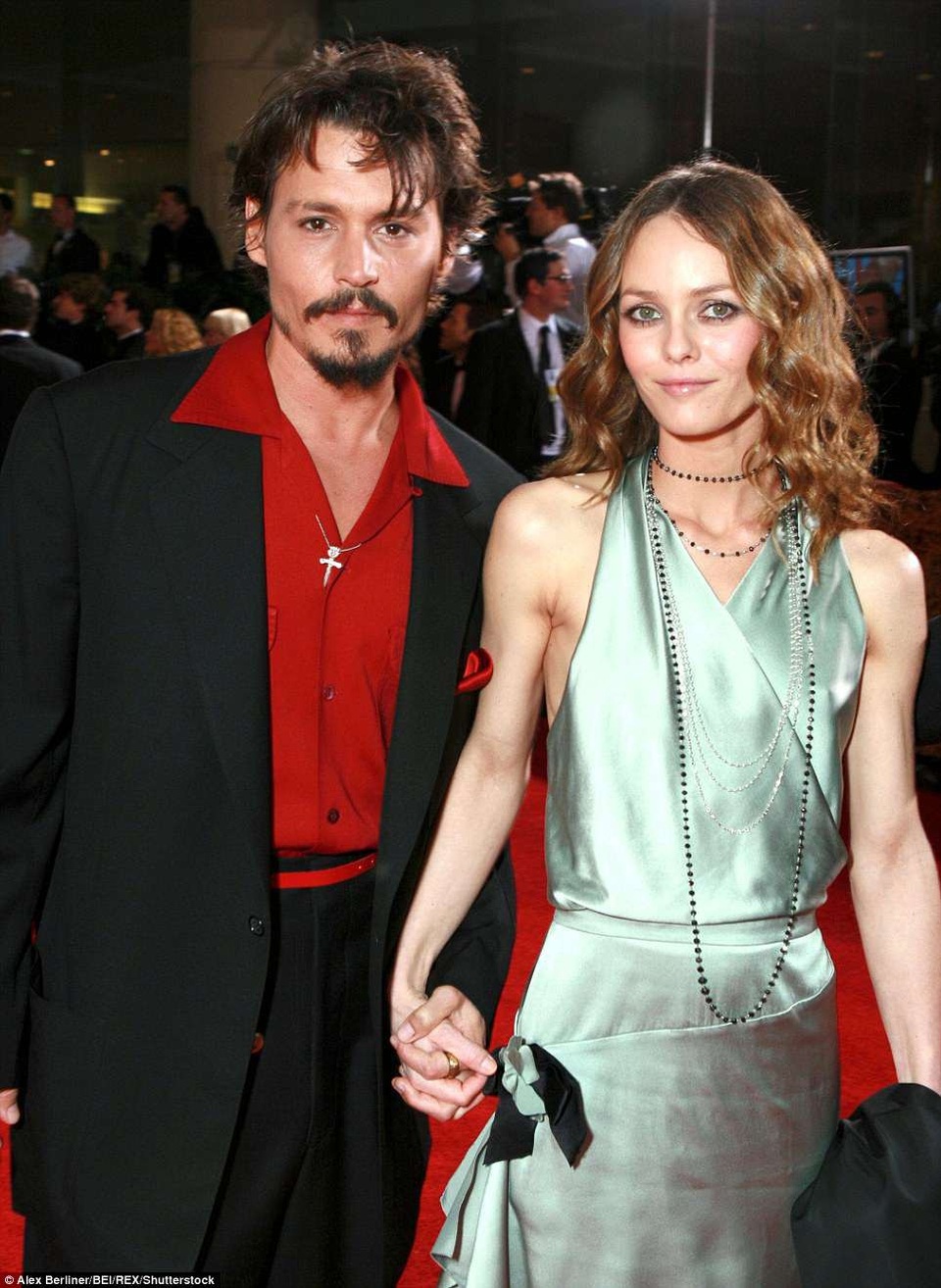 "Tình cũ" Johnny Depp kết hôn ở tuổi 46 - 6
Vanessa Paradis từng chung sống với Johnny Depp từ năm 1998 tới năm 2012, cặp đôi có với nhau 2 mặt con nhưng không hề làm đám cưới