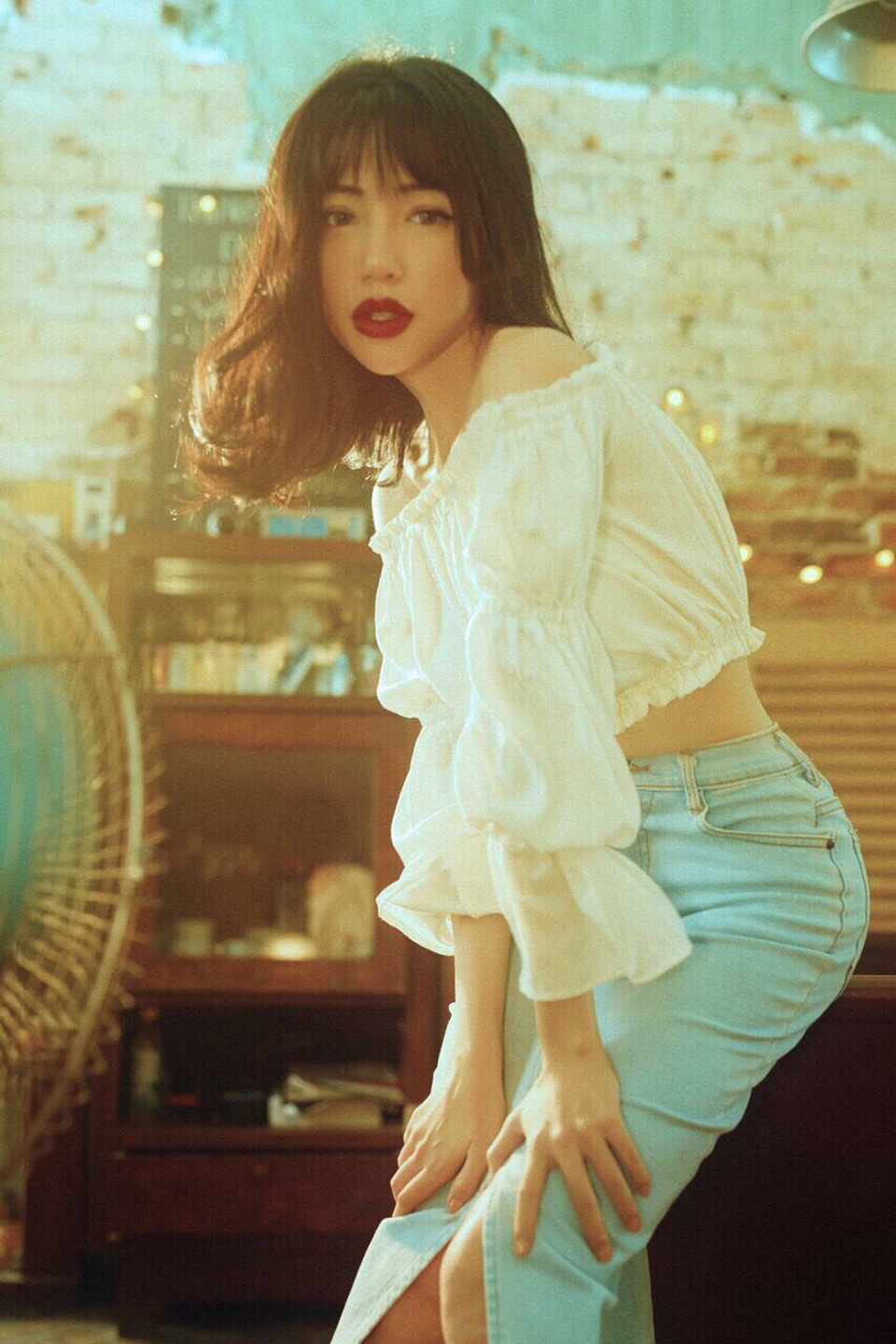 Chia sẻ về khoảng thời gian vắng bóng khỏi showbiz, Elly Trần cho biết, việc phải chăm sóc các con và đẩy mạnh hoạt động kinh doanh khiến cô không còn thời gian để dành cho nghệ thuật.