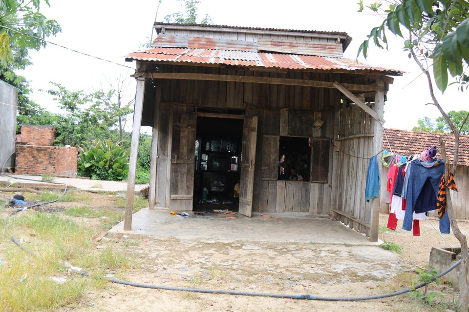 Xót xa bé gái bị tim bẩm sinh, chỉ sống bằng 3/4 bộ não - 1 Căn nhà của gia đình chị Long Thị Cành