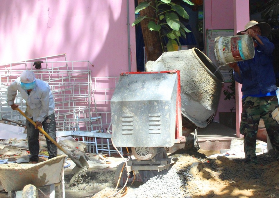 Mướt mồ hôi mưu sinh giữa trời nắng nóng 40 độ C - 3 Mướt mồ hôi mưu sinh giữa trời nắng nóng 40 độ C - 3