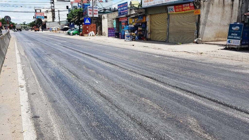 Quốc lộ 1A hằn lún, nứt nẻ và lồi lõm - 2 Quốc lộ 1A hằn lún, nứt nẻ và lồi lõm - 2