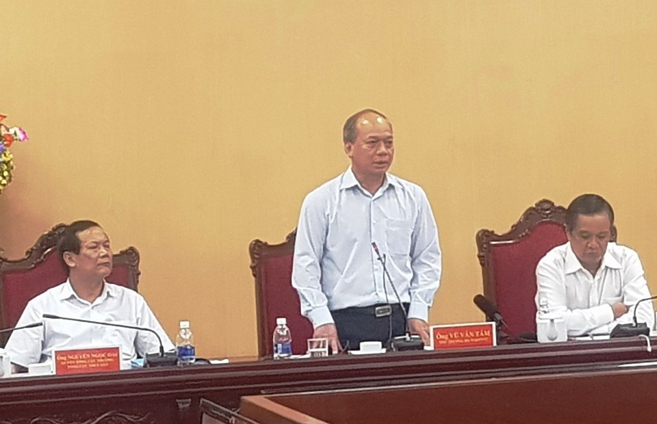 Kiên quyết chấm dứt tình trạng tàu cá đánh bắt trái phép ở vùng biển nước ngoài - 2 Ông Vũ Văn Tám, Thứ trưởng Bộ Nông nghiệp và phát triển nông thôn, đề nghị tỉnh Kiên Giang cần quản lý chặt chẽ hơn nữa, chấm dứt tình trạng tàu cá đánh bắt trái phép vùng biển nước ngoài.
