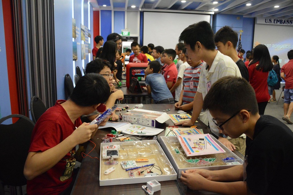 Trại hè khoa học miễn phí chắp cánh cho các em nhỏ trong kỷ nguyên 4.0 - 3 Theo thông tin ghi nhận, trại hè năm nay có sự tham gia của 50 em nhỏ đến từ Hà Nội, tăng gấp đôi so với năm ngoái.