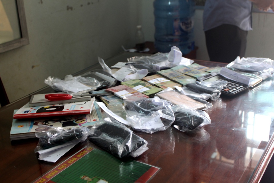 Triệt xóa ổ cá độ bóng đá qua mạng với số tiền hàng tỷ đồng - 1 Triệt xóa ổ cá độ bóng đá qua mạng với số tiền hàng tỷ đồng - 1