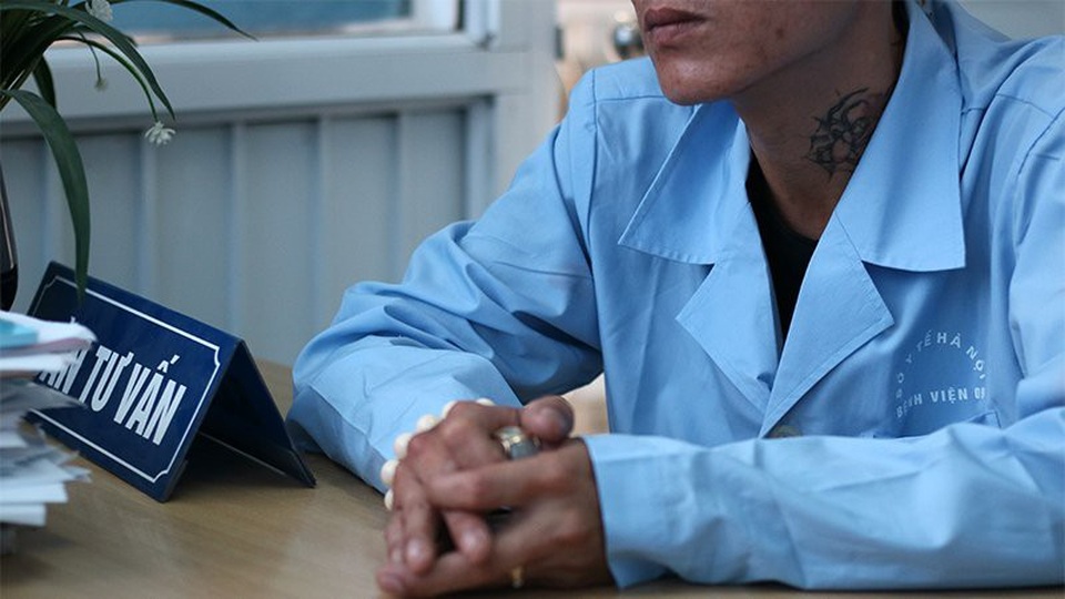 Đám cưới khó ngờ của trùm giang hồ nhiễm HIV và nữ thợ may - 1 Kể về vết trượt dài trong cuộc đời mình, K thở dài cho biết, anh sa ngã khi mới ở độ tuổi thiếu niên.