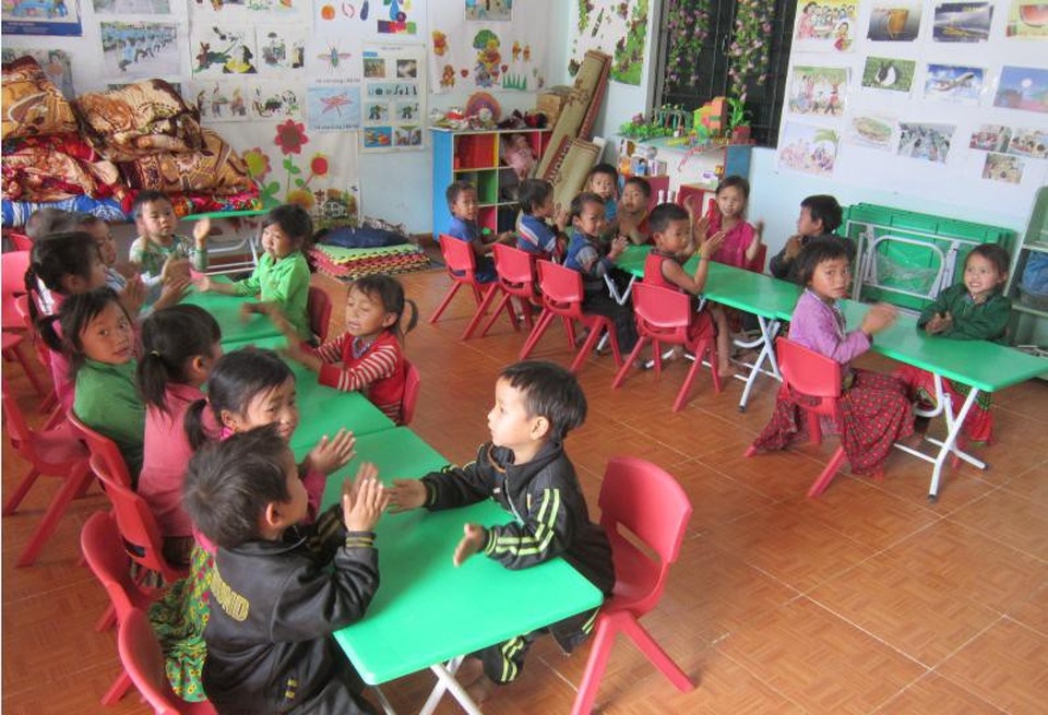 Từ “lớp học lộng gió” đến hành trình “cùng xây tương lai” - 2
Trường Mầm non Cán Chu Phìn (Hà Giang) khang trang sạch đẹp trong ngày chào đón các tình nguyện viên Prudential trở lại thăm trường trong “Hành trình gắn kết yêu thương”.