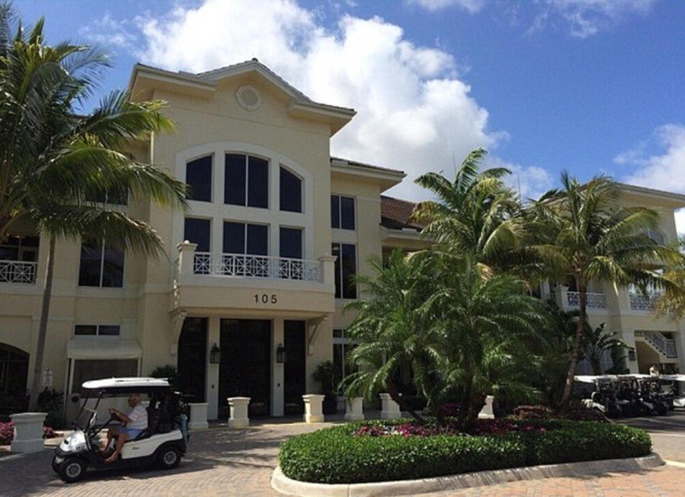 Alan sống trong sân golf náo nhiệt với 50.000 người ở vùng Palm Beach Gardens, Florida