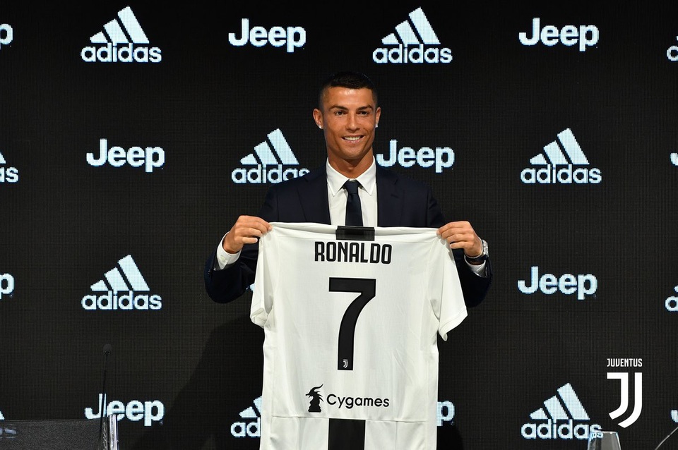 Vì thuế, C.Ronaldo buộc phải rời Real Madrid? - 1
C.Ronaldo sang Italia vì chịu mức thuế ít hơn?