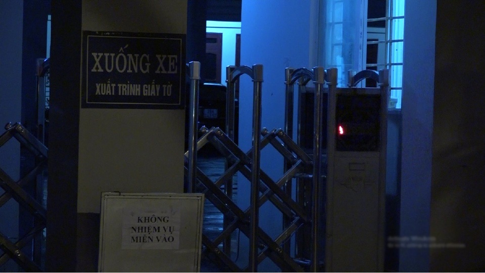 An ninh thắt chặt trong đêm, phục vụ rà soát điểm thi tại Sơn La - 2 Những người không có nhiệm vụ và cả báo giới cũng không được tiếp cận vào khu vực bên trong.