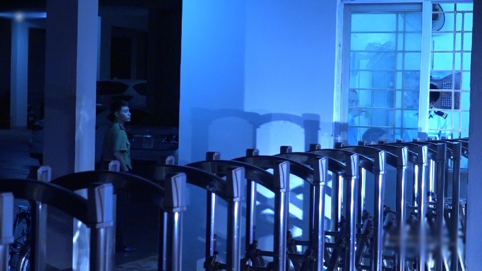 An ninh thắt chặt trong đêm, phục vụ rà soát điểm thi tại Sơn La - 10 An ninh thắt chặt trong đêm, phục vụ rà soát điểm thi tại Sơn La - 10