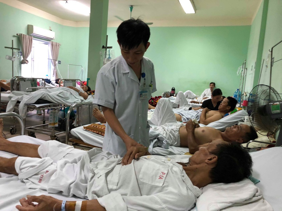 Nam bệnh nhân vỡ tim sau cú đập ngực vào vô lăng tay lái - 1 Một ca chấn thương tim do tai nạn được điều trị tại khoa Phẫu thuật lồng ngực (BV Việt Đức). Ảnh: H.Hải