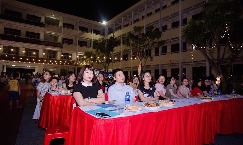 Lễ chia tay đậm sắc màu “năng nổ” của sinh viên khoa kinh tế.