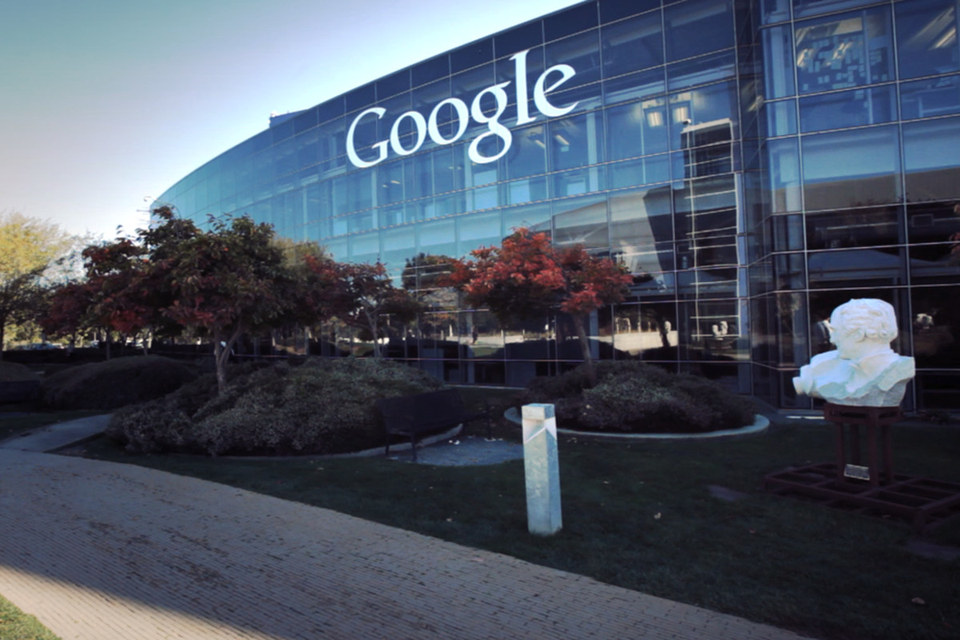 Tổng thống Mỹ phản đối quyết định phạt Google 5 tỷ USD của EU - 2 Vụ phạt của Google vô tình làm dấy lên căng thẳng trong mối quan hệ giữa Mỹ và EU