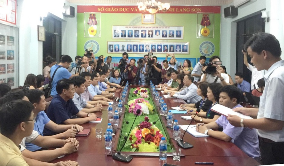 Kết quả chấm thẩm định tại Lạng Sơn: Chưa phát hiện dấu hiệu sai phạm trong tổ chức thi! - 1
Toàn cảnh buổi họp báo công bố kết quả rà soát, xác minh kết quả thi THPT quốc gia 2018 của 35 thí sinh tại Lạng Sơn.