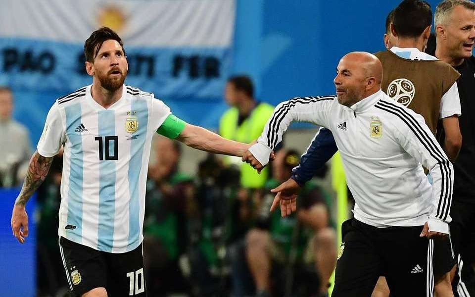Hé lộ câu nói phũ phàng của Messi, chiếm quyền HLV trưởng Argentina - 1
Messi được cho là chiếm quyền HLV trưởng ngay từ World Cup 2018