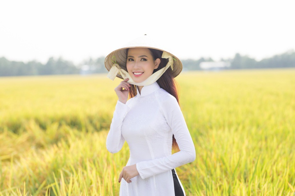 Phan Thị Mơ mang hình ảnh miền Tây sông nước đến cuộc thi Hoa hậu đại sứ du lịch thế giới 2018 - 14 Phan Thị Mơ hi vọng rằng với video này, cô không chỉ giới thiệu được vẻ đẹp của mảnh đất quê hương đến với bạn bè Quốc tế mà còn thôi thúc họ đến với Việt Nam tươi đẹp của chúng ta.