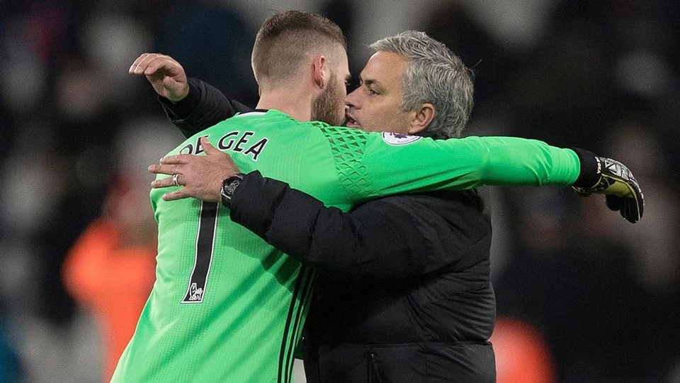 De Gea, Herrera sẽ tiếp tục gắn bó với MU - 2 Mourinho muốn giữ chân De Gea lại Old Trafford