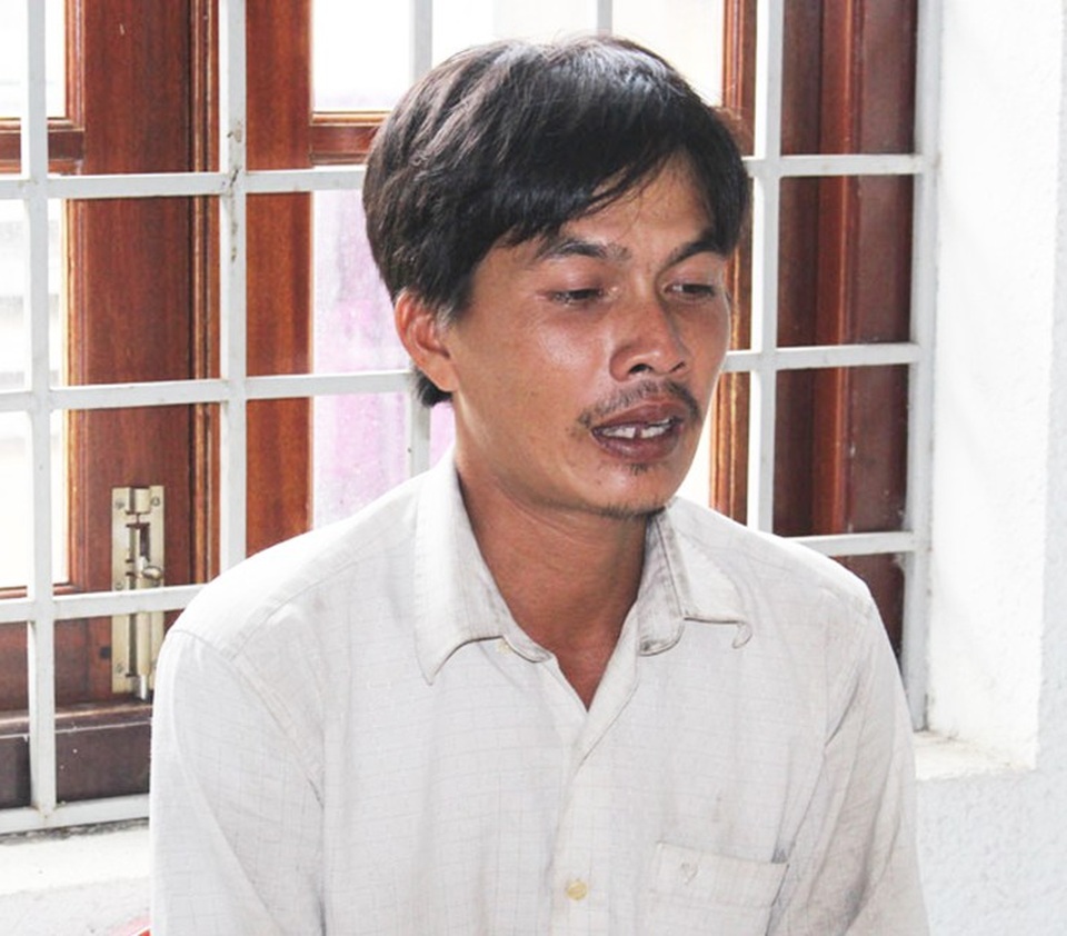 Người dân vây bắt đối tượng cắt trộm cáp viễn thông - 1 Đối tượng Tấn khai nhận do thiếu tiền nên đi cắt trộm dây cáp về đem bán.