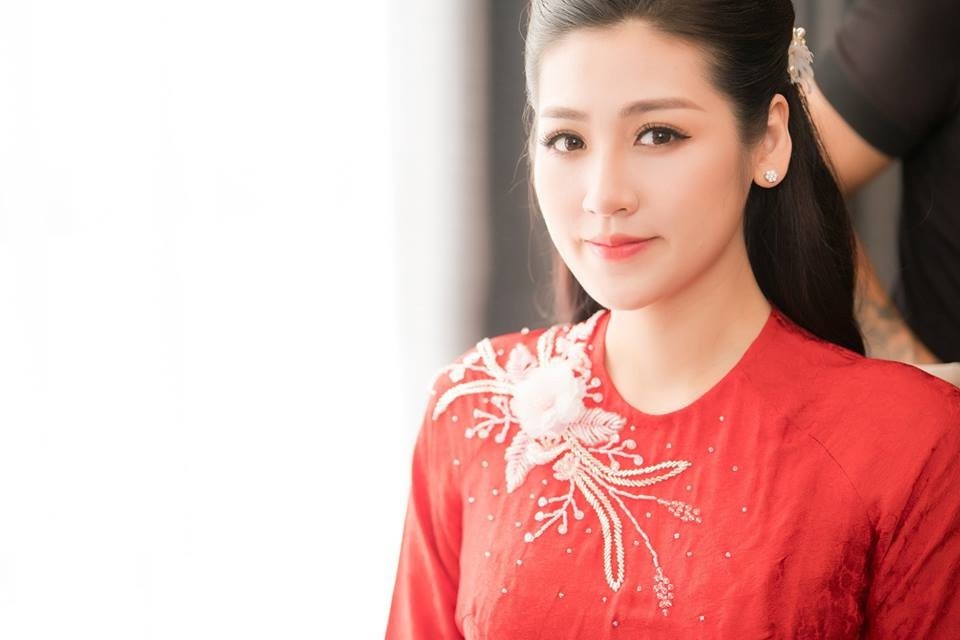 Á hậu Tú Anh xúc động trong lễ vu quy ngày Hà Nội mưa ngập - 5 Tú Anh rưng rưng xúc động trong lễ vu quy.