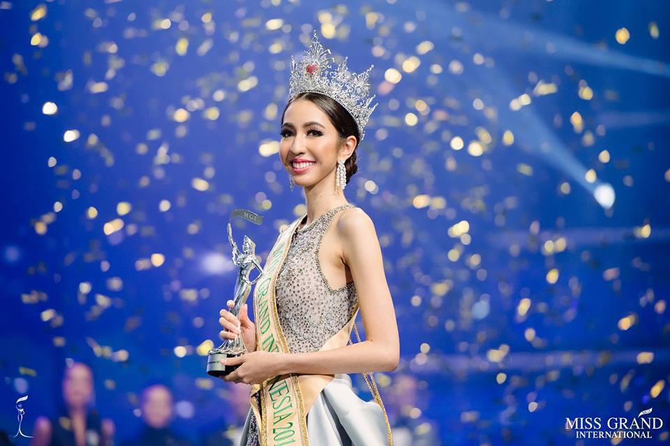 Tranh cãi về nhan sắc tân hoa hậu hòa bình Indonesia - 1
Người đẹp Nadia Purwoko vừa đăng quang ngôi vị hoa hậu hòa bình Indonesia 2018