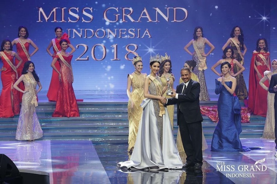 Tranh cãi về nhan sắc tân hoa hậu hòa bình Indonesia - 6
Vẻ đẹp của Nadia được cho là giống người mẫu nhiều hơn