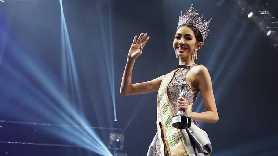 Tranh cãi về nhan sắc tân hoa hậu hòa bình Indonesia - 7
Một số góc ảnh, Nadia trông gầy guộc thấy rõ