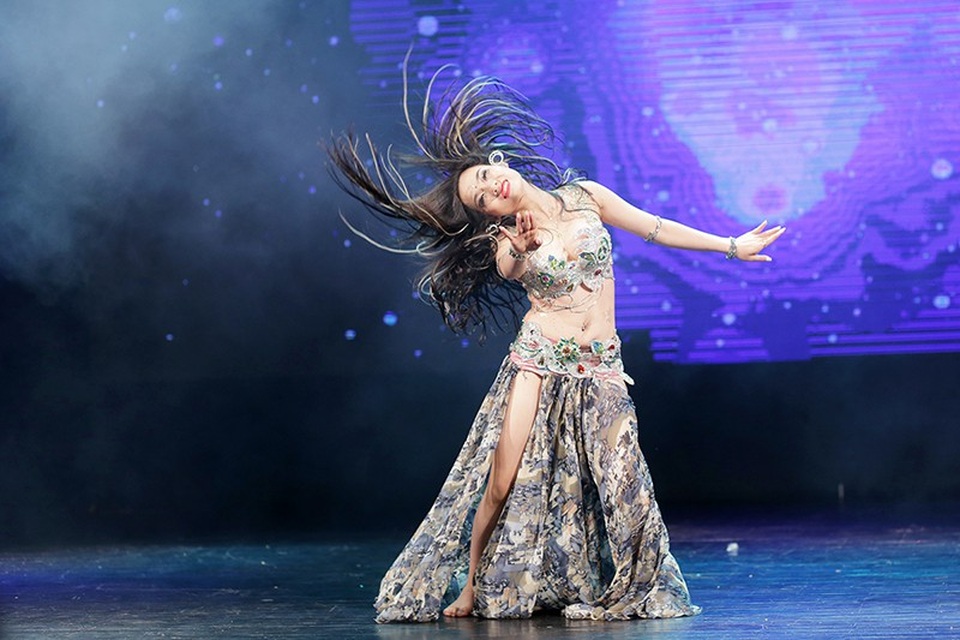 Mãn nhãn với nét quyến rũ của các vũ công bellydance - 13 Mãn nhãn với nét quyến rũ của các vũ công bellydance - 13