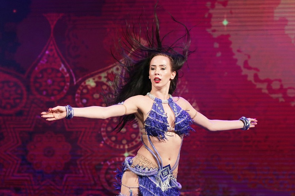 Mãn nhãn với nét quyến rũ của các vũ công bellydance - 6
Ekaterina Oleynikova - nghệ sỹ bellydance nổi tiếng thế giới đến từ Ukraine trình diễn những bước nhảy nóng bỏng