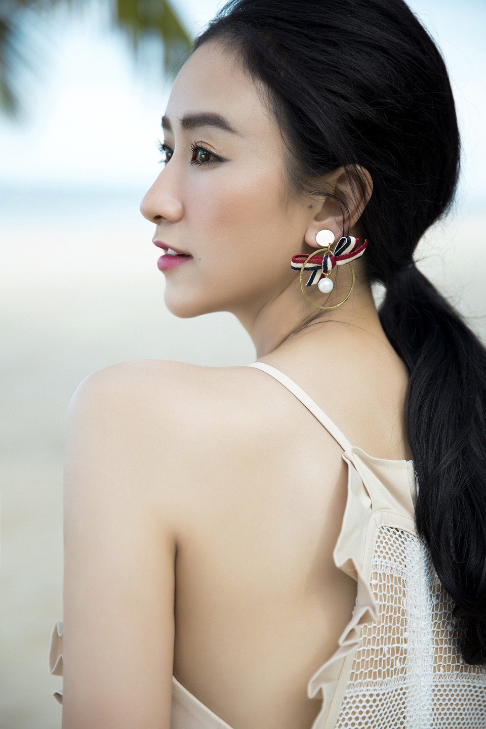 Những hình ảnh mới nhất của Hà Thu trong dịp cô đón tuổi mới cho thấy một Hà Thu ngày càng rạng rỡ tự tin.