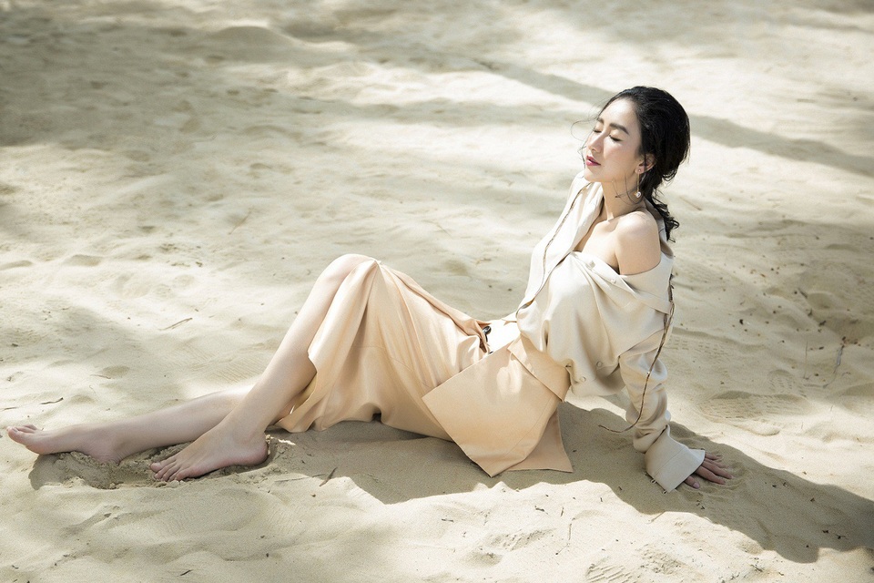 Năm vừa qua có thể xem là một năm nhiều thành công với Hà Thu khi cô liên tiếp tham gia nhiều cuộc thi và để lại những dấu ấn khó phai, đáng chú ý nhất là thành tích Top 16 Hoa hậu Trái đất Miss Earth 2017 và quán quân Tình bolero 2017.