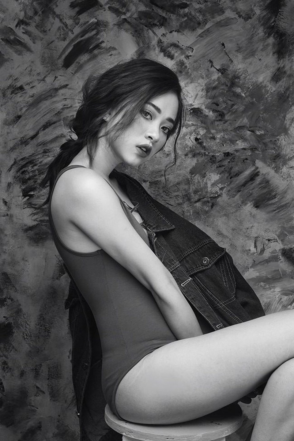 Hai cô gái siêu gợi cảm từng là bạn thân của hot girl Trâm Anh "World Cup" - 14
Bình luận của Mai Anh và Linh Thỏ bên dưới dòng status của Trâm Anh gây chú ý.