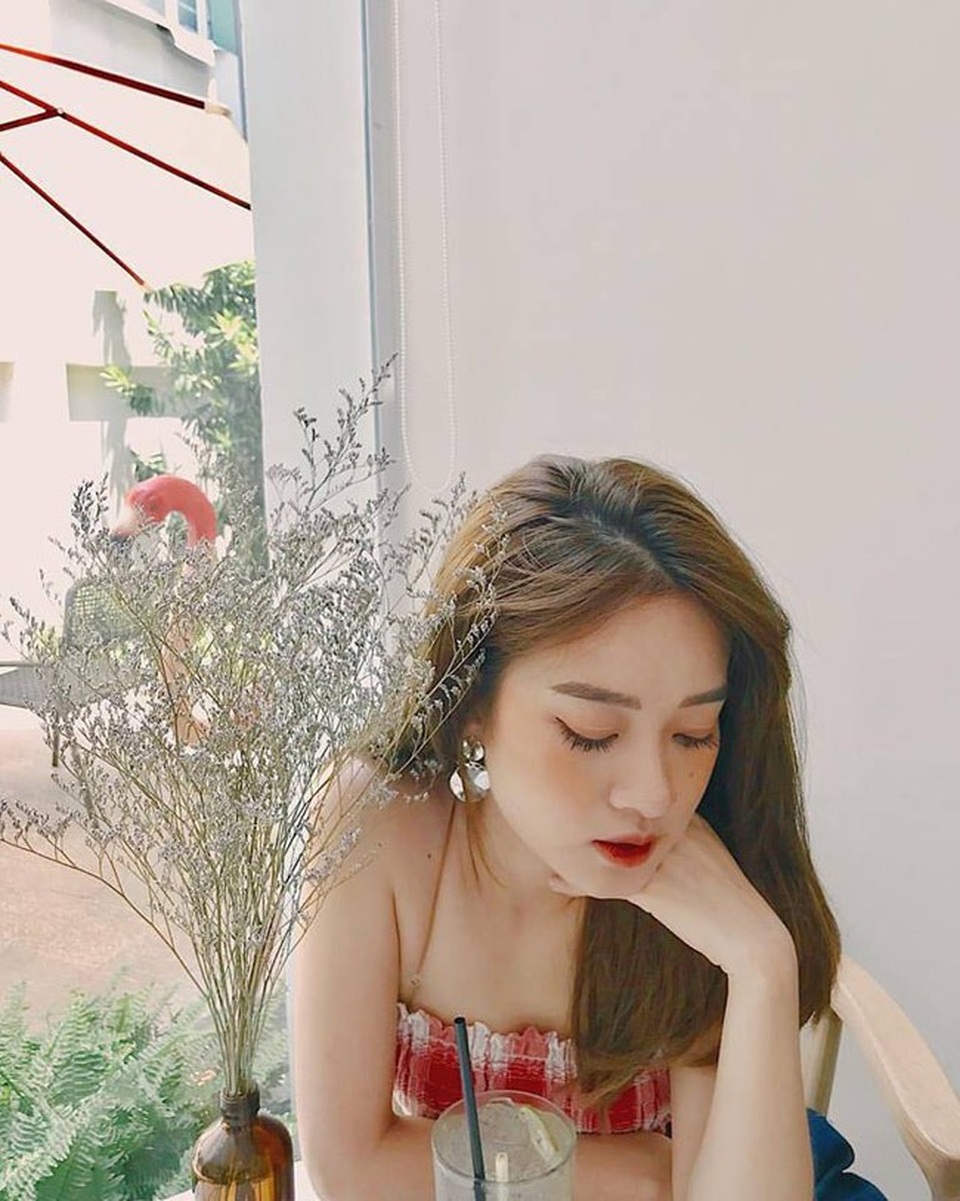 Hai cô gái siêu gợi cảm từng là bạn thân của hot girl Trâm Anh "World Cup" - 18
Cô nàng sau đó đã phải công khai xin lỗi khách trên Facebook.