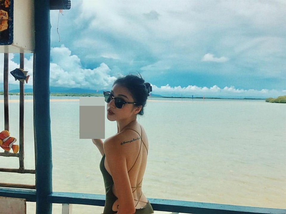 Hai cô gái siêu gợi cảm từng là bạn thân của hot girl Trâm Anh "World Cup" - 10
Xinh đẹp và hấp dẫn nên cô nàng được nhiều thương hiệu thời trang chọn mặt gửi vàng.