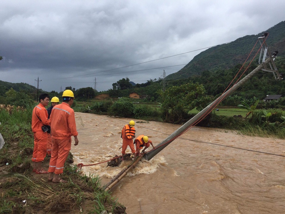 Mưa lớn sau bão số 3 gây ngập lụt nặng, thiệt hại không nhỏ đến lưới điện các tỉnh phía Bắc - 2 Mưa lớn sau bão số 3 gây ngập lụt nặng, thiệt hại không nhỏ đến lưới điện các tỉnh phía Bắc - 2