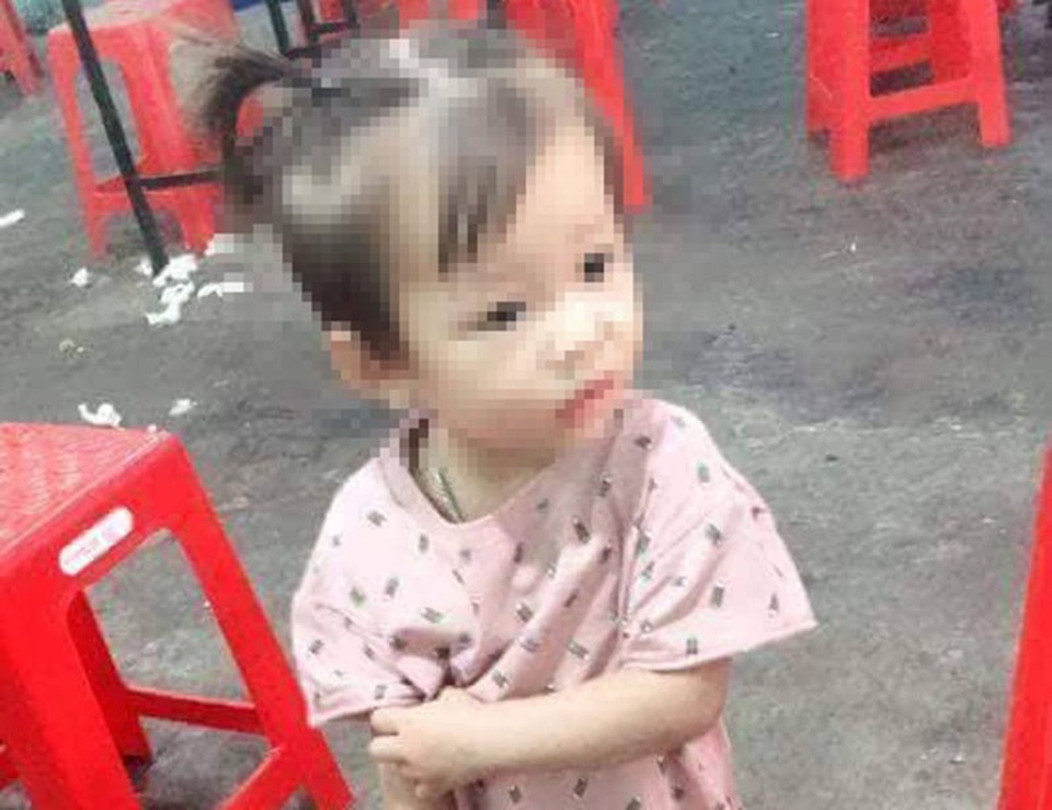 Cháu bé được cho là mất tích khi chơi với bạn