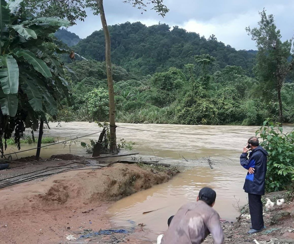 Nam thanh niên bị lũ cuốn trôi khi đu dây cáp qua sông - 1
Nơi nạn nhân bị lũ cuốn trôi mất tích