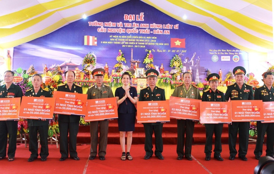 SHB dành gần 6 tỷ đồng tri ân các anh hùng liệt sĩ và người có công với cách mạng - 1 SHB dành gần 6 tỷ đồng tri ân các anh hùng liệt sĩ và người có công với cách mạng - 1