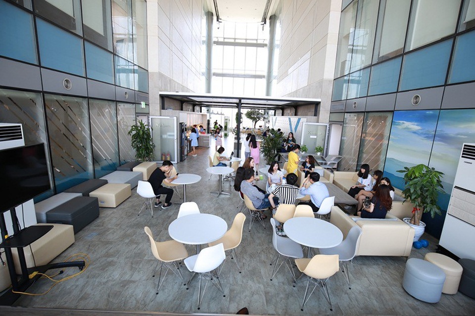 Việt Nam ngày càng có đóng góp lớn hơn trong lĩnh vực dịch vụ CNTT toàn cầu - 3
Tek Experts sở hữu 2 văn phòng lớn ngay tại trung tâm của Thủ đô Hà Nội với những không gian tuyệt vời dành cho nhân viên nghỉ ngơi, cân bằng lại sau giờ làm việc.