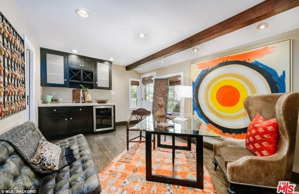 Ngắm nhà siêu sang của diva Cher - 1
Diva Cher đang rao bán dinh thự ở Beverly Hills, Mỹ với giá gần 2,5 triệu USD