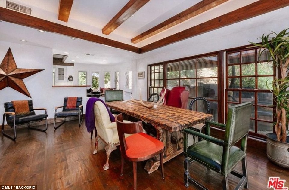 Ngắm nhà siêu sang của diva Cher - 6
Nội thất ngôi nhà rất cổ điển