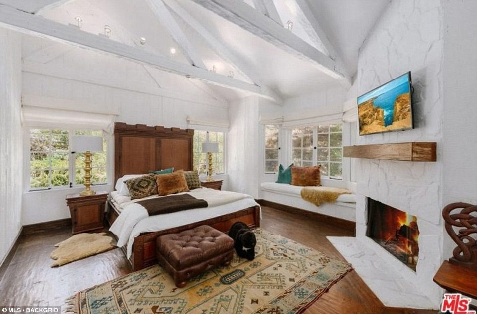 Ngắm nhà siêu sang của diva Cher - 11
Phòng ngủ lớn