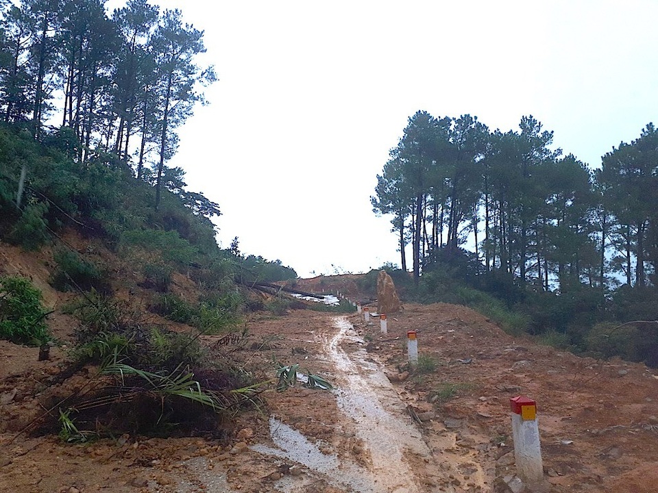 Sạt lở nghiêm trọng đường lên ngôi chùa lớn nhất xứ Nghệ! - 1 Sạt lở nghiêm trọng đường lên ngôi chùa lớn nhất xứ Nghệ! - 1