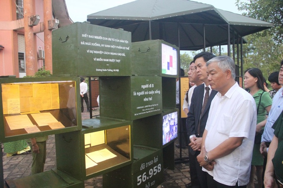Bàn giao kỷ vật của những cán bộ “đi B” - 5
Triển lãm tư liệu, kỷ vật của cán bộ “đi B”